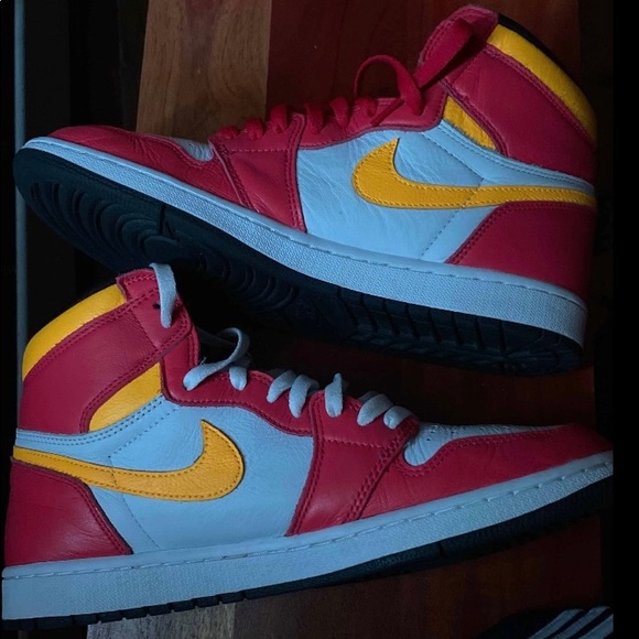 Air Jordan Retro 1 High OG “Light Fusion Red” Size 11.5